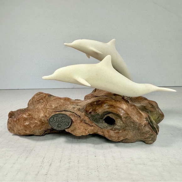 VINTAGE John Perry Dolphin Sculpture with white durable resin on burl wood base. - Picture 6 of 11
